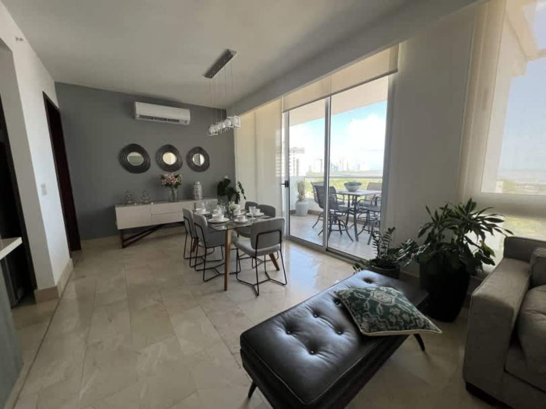 Panoramic balcony with ocean and Panama City skyline views at PH Panorama Coco del Mar Panama