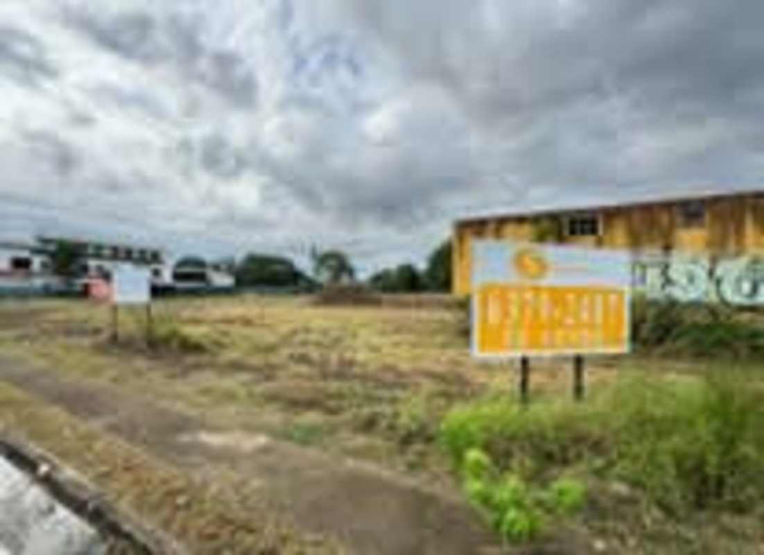 Aerial showing 7,500m² site proximity major roads and neighborhoods Costa Sur Panama