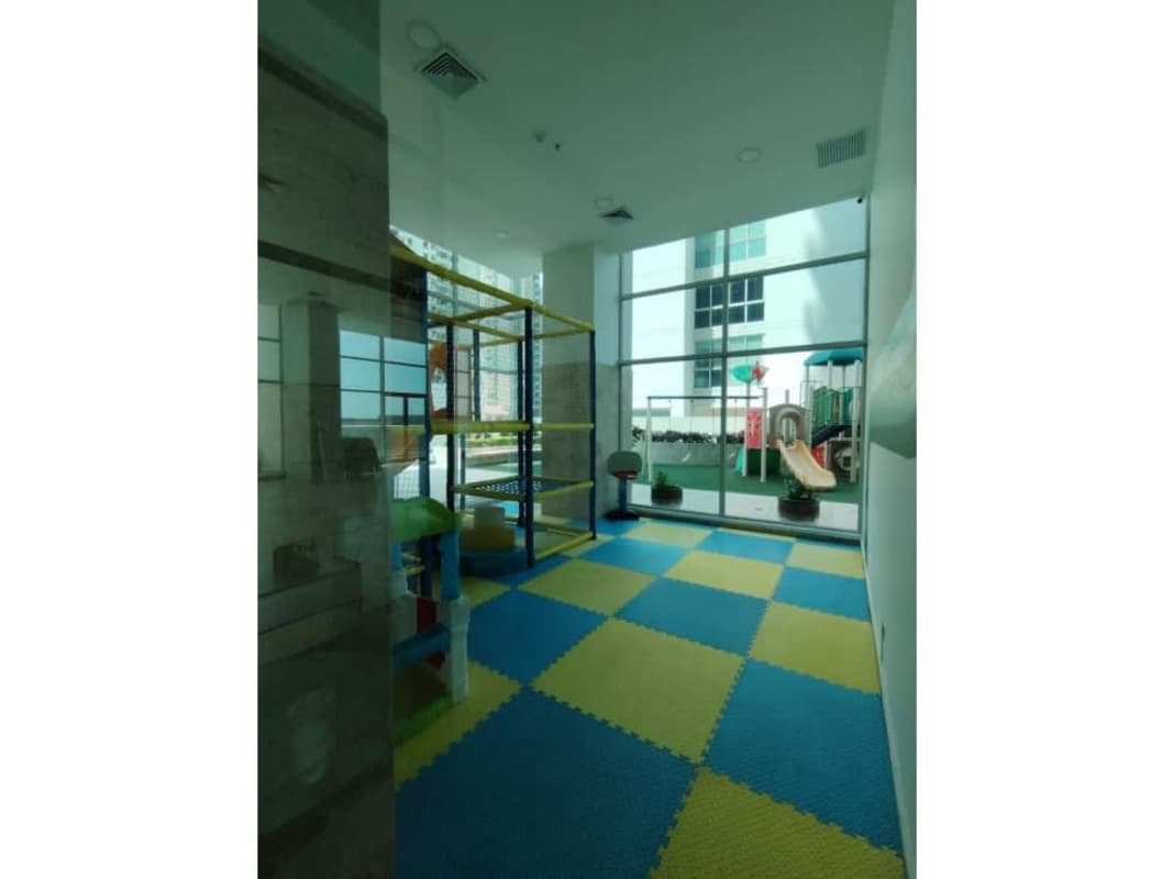 Luxurious infinity pool with panoramic ocean views in PH Oceanaire Panama City