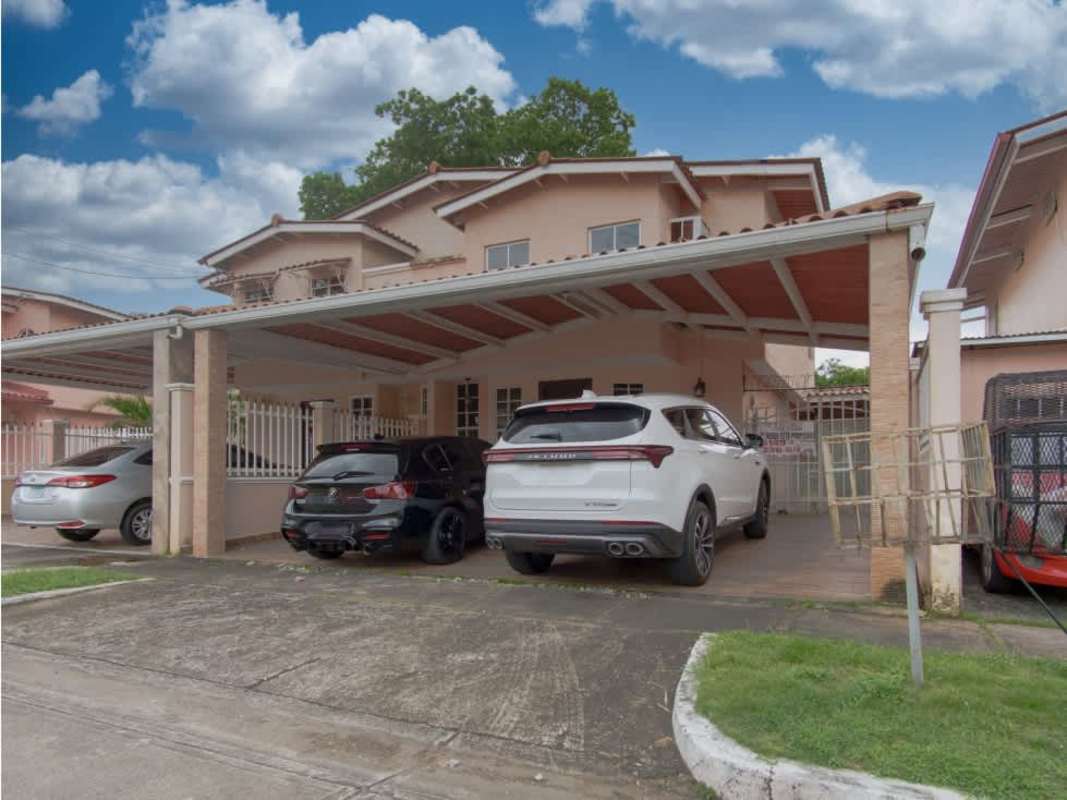 Bedroom featuring closet and ceiling fan in Condado del Rey foreclosure house Altos de Panama