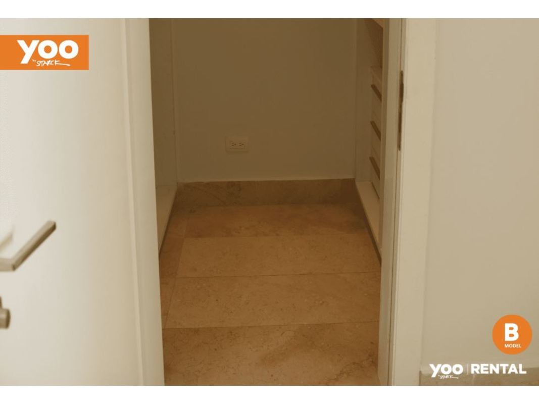 Contemporary bathroom with marble finish and glass shower in PH Yoo Panama