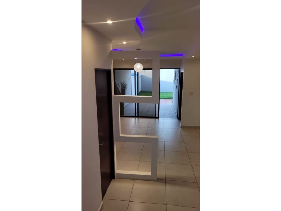 Renovated kitchen with granite countertops and breakfast bar PH Sierra Nevada Brisas del Golf Panama