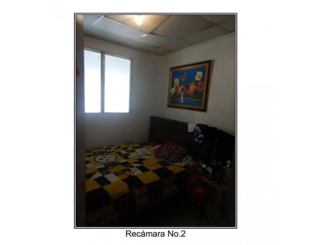 Secure fenced driveway and front yard house Colinas de Pacora Panama City for sale