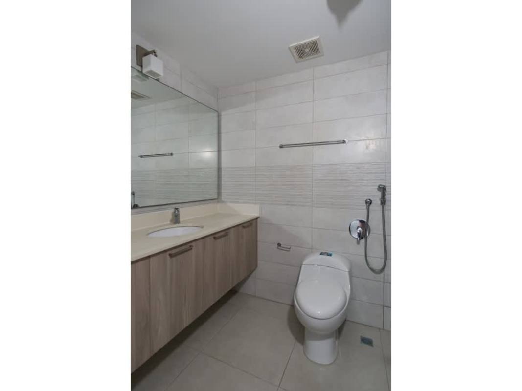 Second bedroom with built-in closet in PH Vivendi Green Edison Park Panama