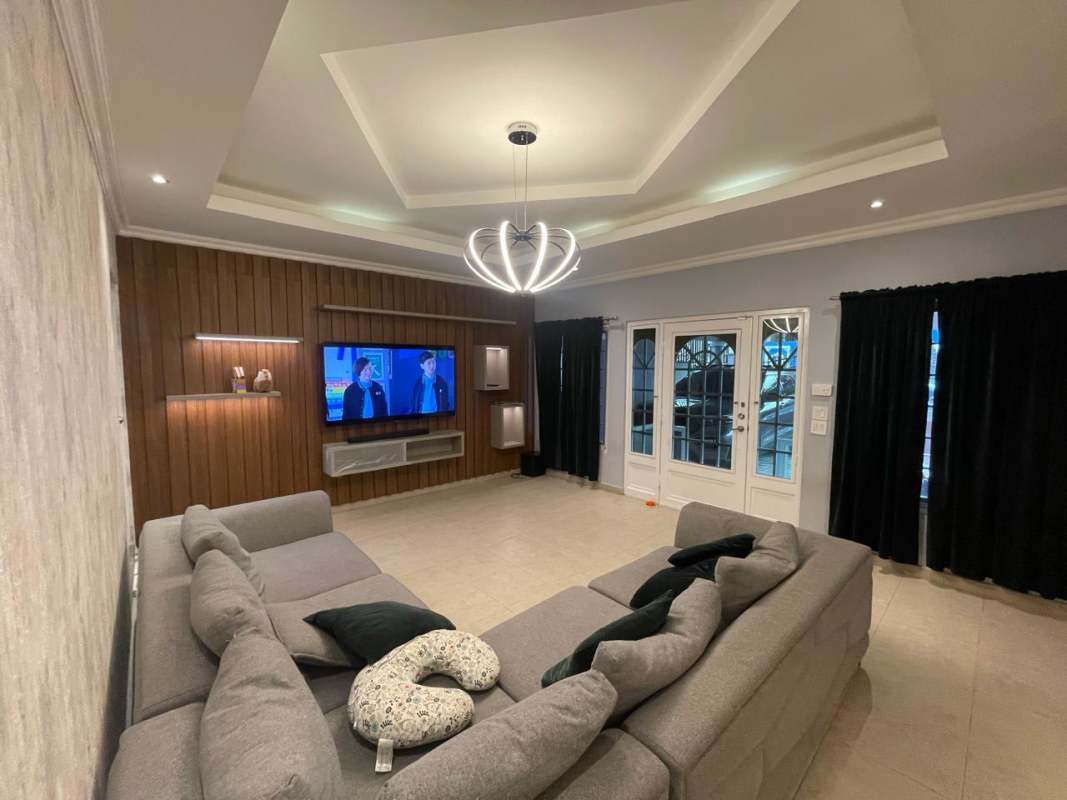 Street view exterior with decorative iron gate, driveway, garden of house for sale in El Dorado Panama