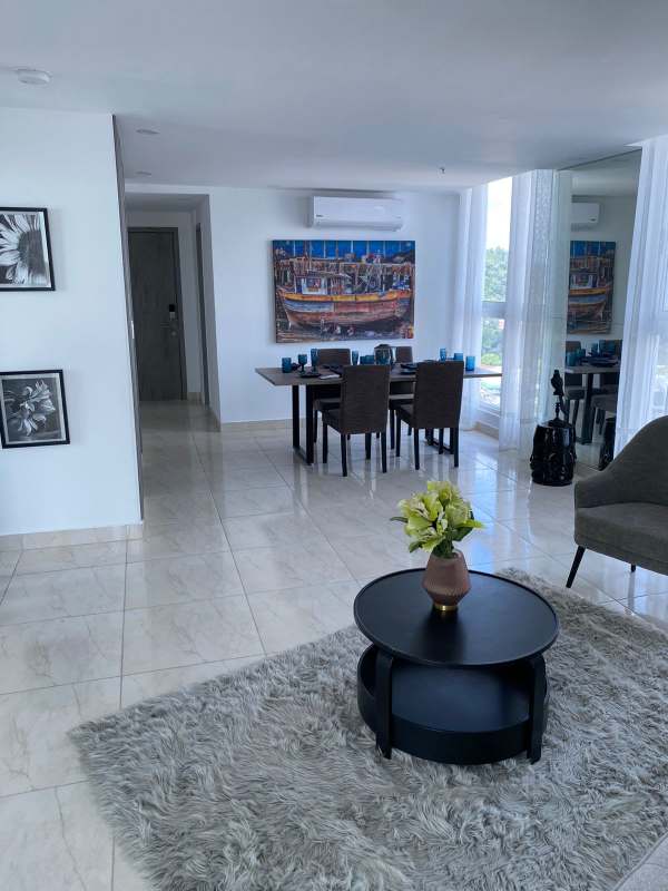 Modern kitchen with granite countertops PH The Sands Avenida Balboa Panama