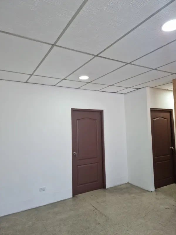 Vacant office room with window, ceramic tile and grid ceiling in Triana Building Calidonia Panama City