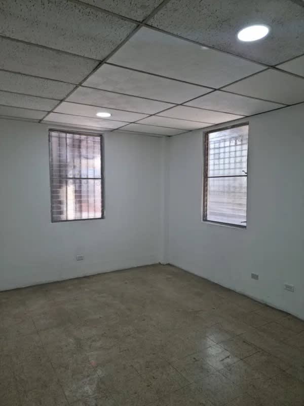 Hallway space with office partitions inside Edificio Triana commercial rental Panama