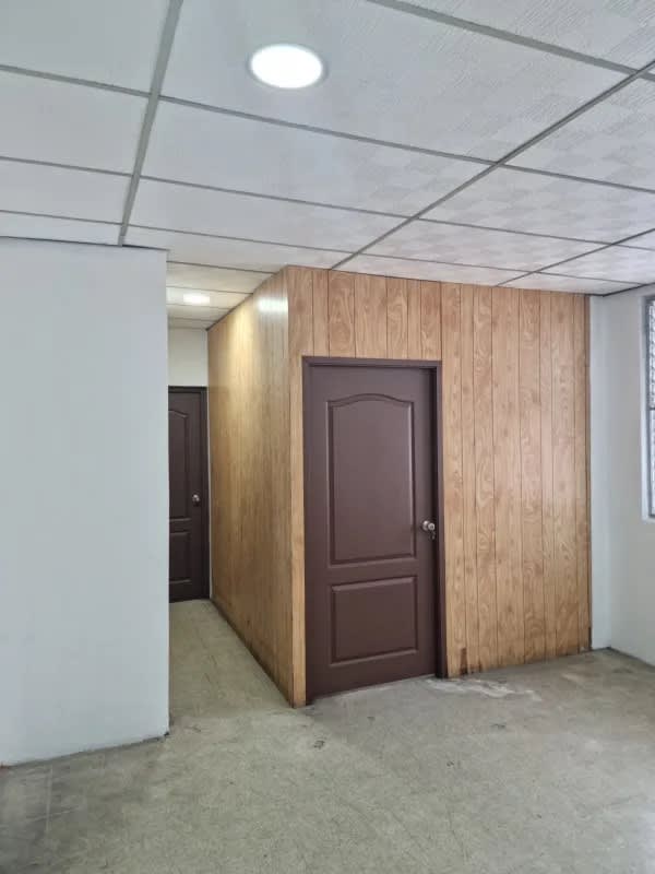 Street level exterior, parking gate of Edificio Triana commercial property Calidonia Panama