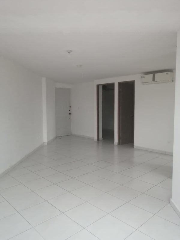 Spacious living room with split AC, tiled flooring in PH Llano Bonito Don Bosco Panama
