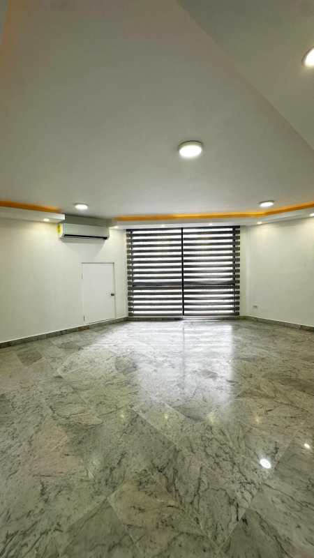 Bright master bedroom with built-in closet, AC and balcony access in PH Vista Tower Marbella Panama