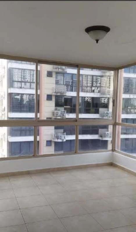 Enclosed sunroom with large window and garden view in PH San Francisco Tower Panama