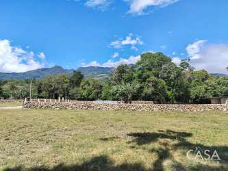 Large lush fenced lot with small cottage and mountain views Volcancito Boquete Panama