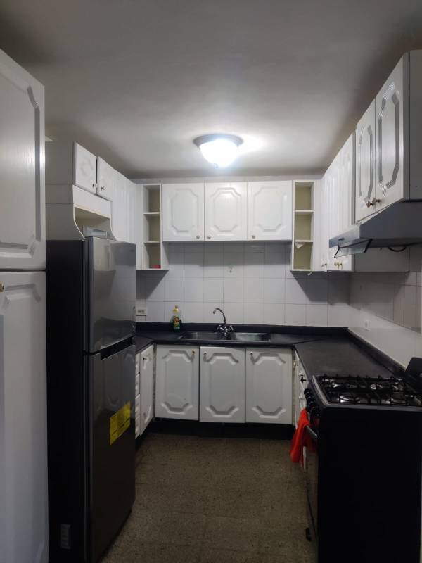 Minimal bedroom with bed, windows with curtains, ceiling fan in PH Juan Pablo Segundo Panama rental