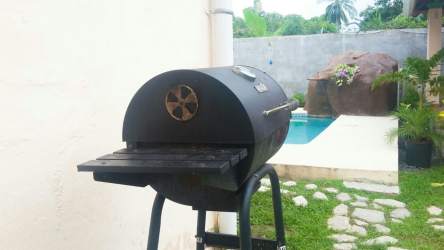 Covered outdoor terrace and BBQ grill area at vacation villa in Nueva Gorgona