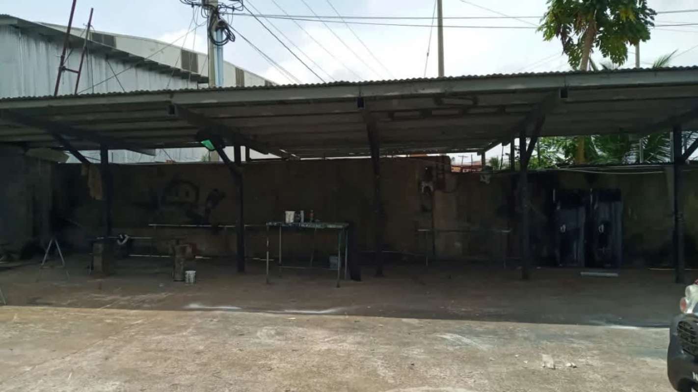 Metal roof industrial workspace on commercial land for lease in Las Mañanitas Panama
