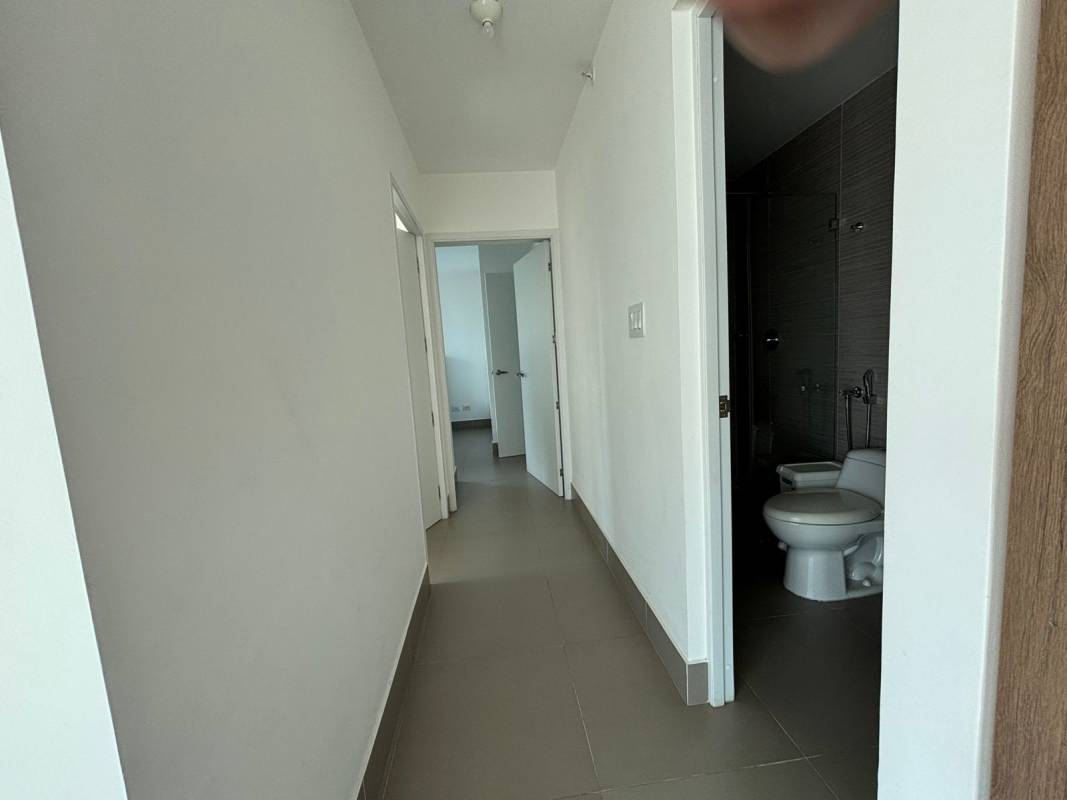 Bathroom with large mirror and walk-in shower PH Altamira Bella Vista Panama