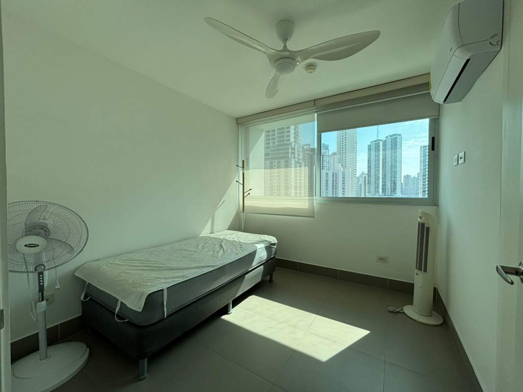 Minimalist bedroom with tiled floors and city view in PH Altamira Bella Vista
