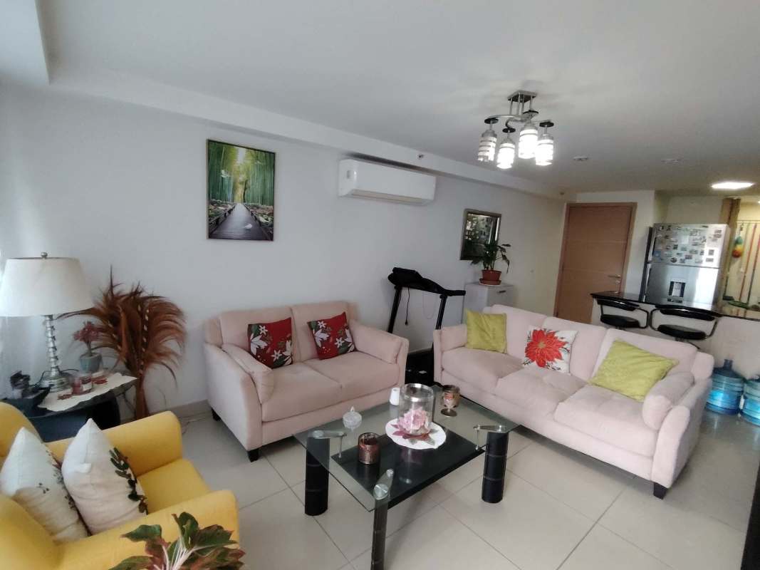 Open balcony with city skyline views PH Torres de Castilla Carrasquilla