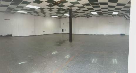 Vacant retail or office interior with tiled floors and ceiling tiles in PH Vista Alegre Arraiján Panama