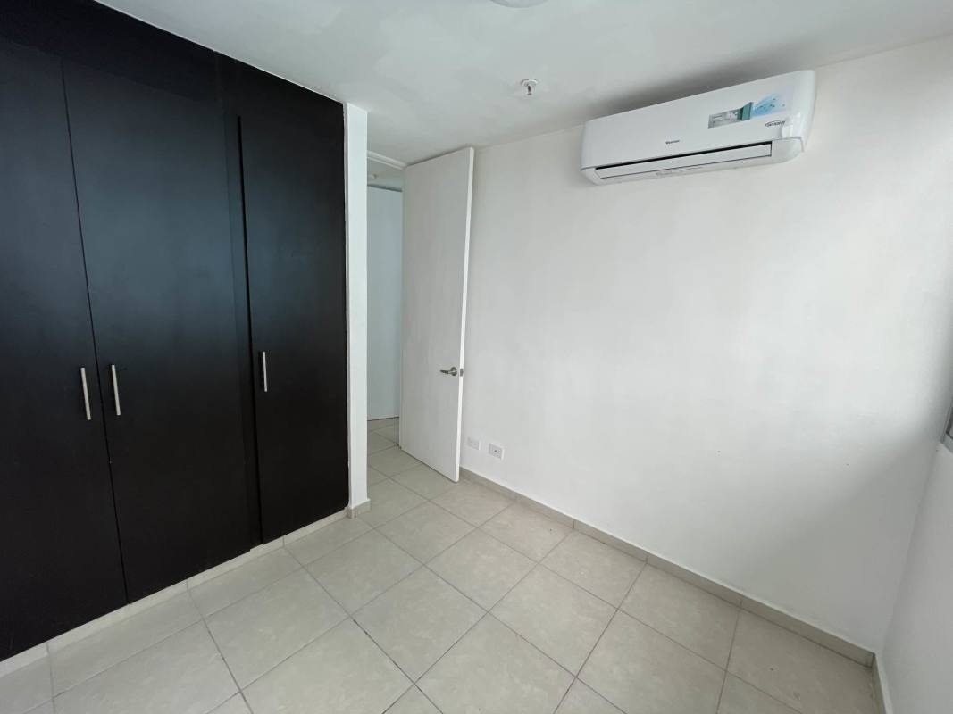 Bedroom with ceramic tile, AC-ready, and closet in PH Alsacia apartment near Altaplaza Panama City