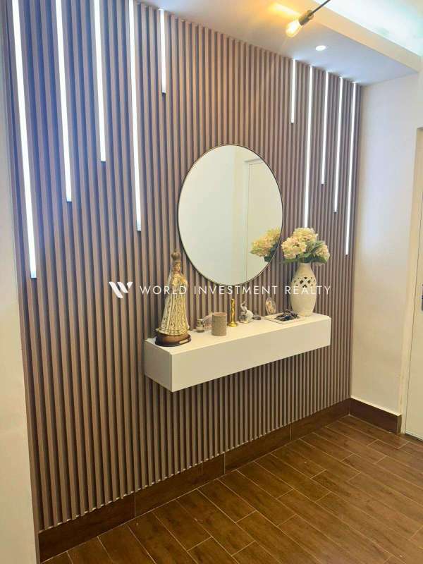 Secondary bedroom with AC, closet and natural lighting in PH Costamare