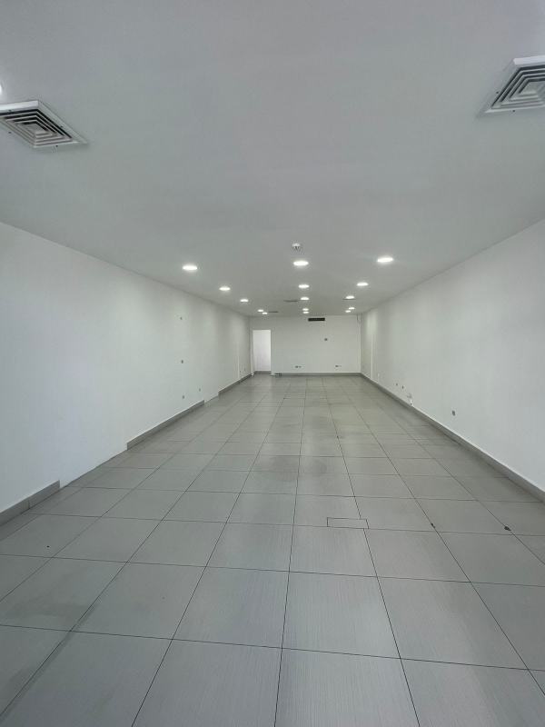 Empty modern commercial unit with tile floors, white walls, recessed lighting in San Francisco Panama