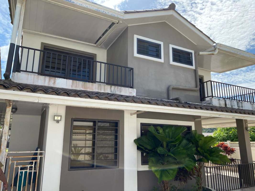 Suburban home with balcony and garden PH Montblanc Brisas del Golf Panama