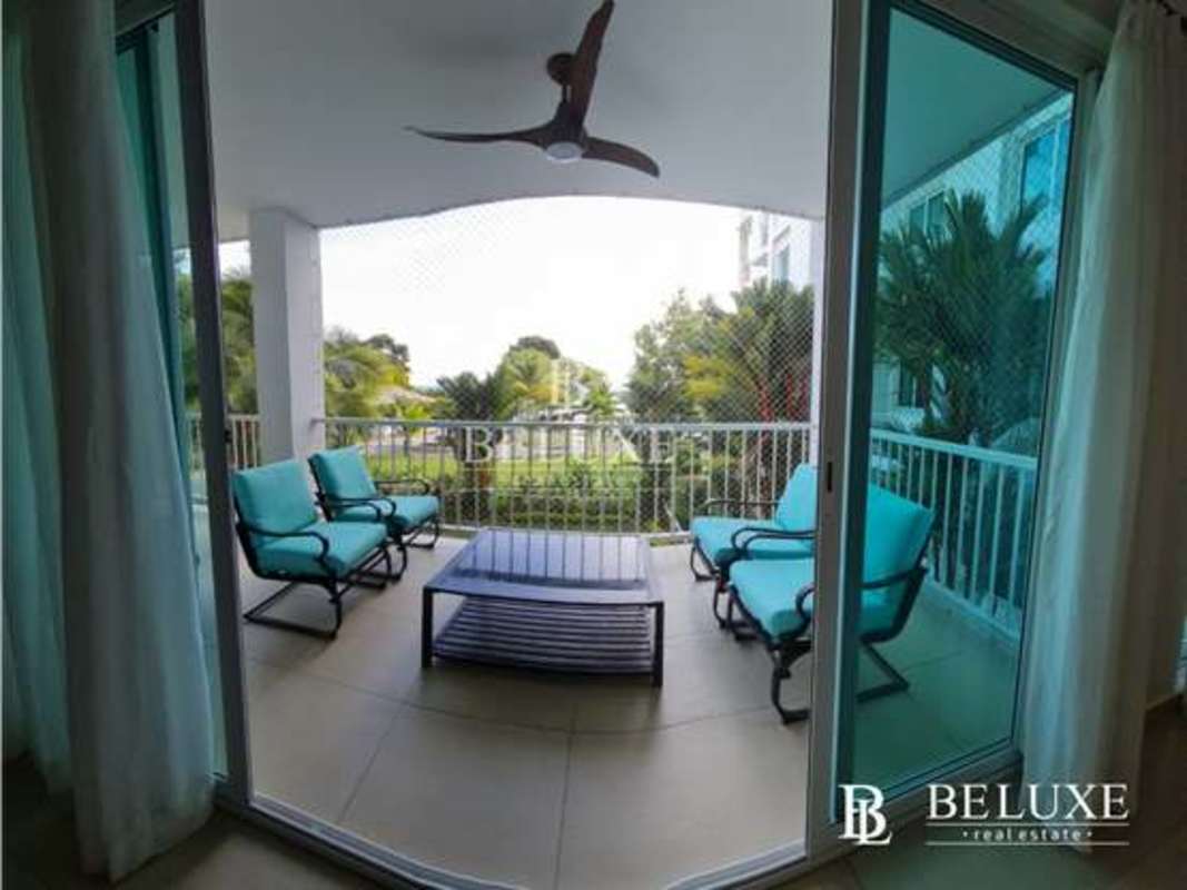 Covered balcony with seating area and garden views PH Balboa 1 Bijao Panama