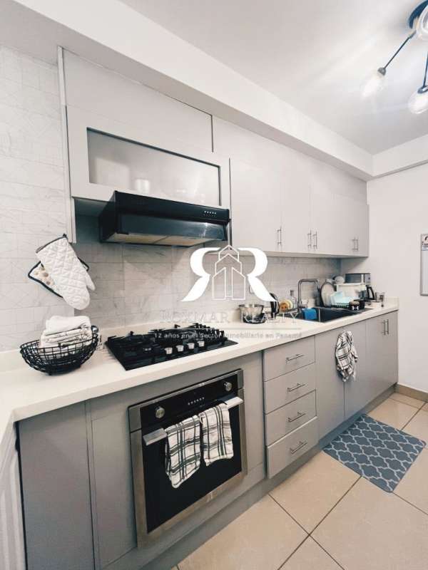 Modern kitchen granite quartz countertop built-in oven cooktop PH Costa Pacifica Panama City