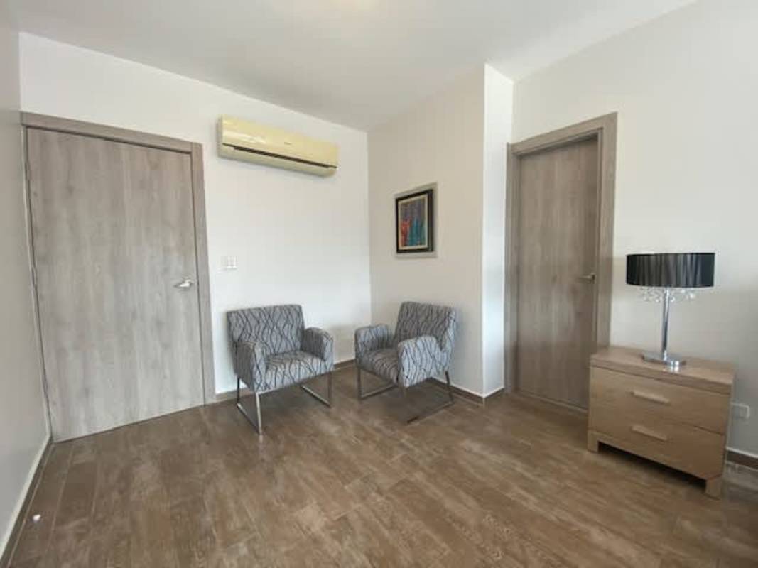 Modern furnished bedroom with ensuite bathroom and city view at PH Premium in San Francisco Panama