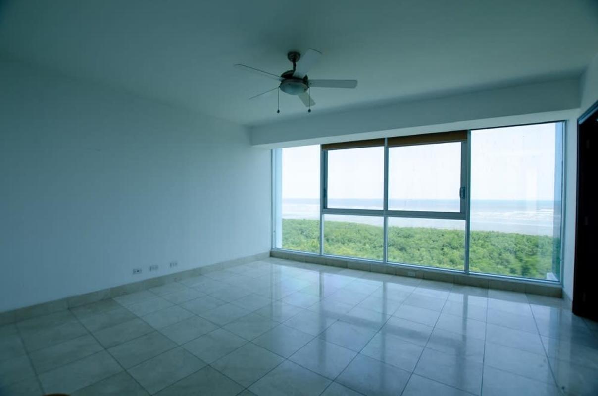 Luxury bathroom with double sink vanity, marble finishes PH Matisse Costa del Este Panama