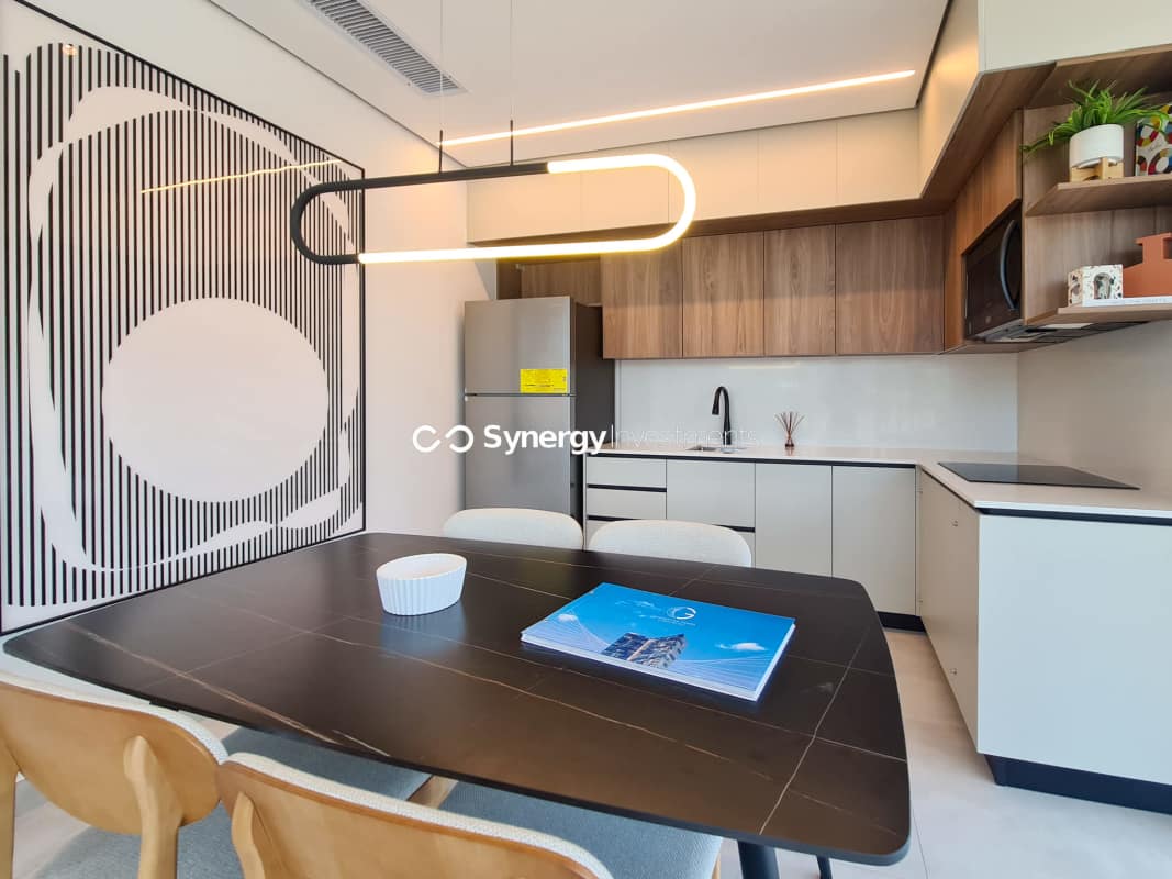 Contemporary kitchen with quartz counters, breakfast bar and modern cabinetry in Costa del Este suite