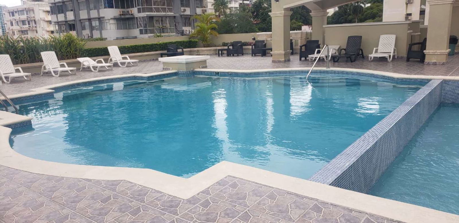 Swimming pool with sun loungers and covered seating PH El Cangrejo Panama