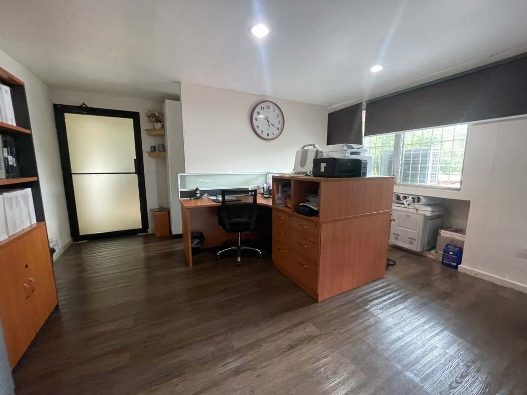 Commercial Office with Conference Room in Villa de las Fuentes