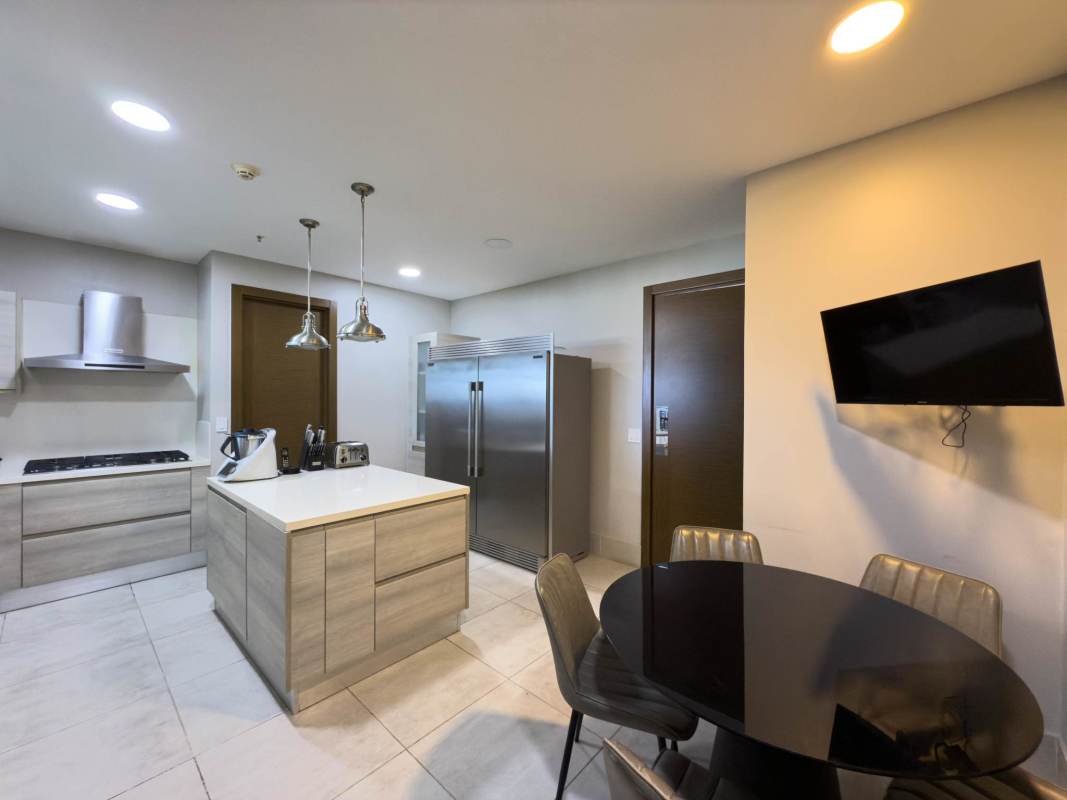 Fully equipped luxury kitchen with center island Santa María Golf