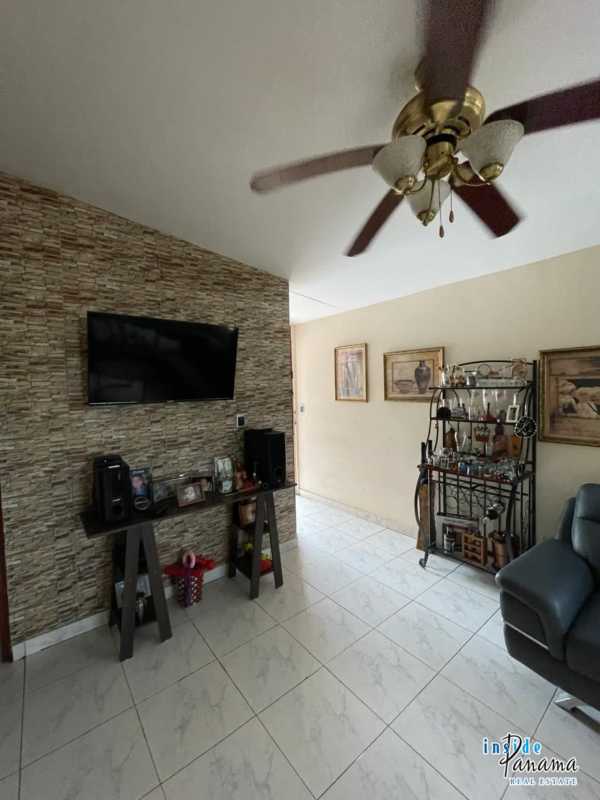 Traditional kitchen with granite countertops, wooden cabinets, gas stove in Villa Zaita house Panama