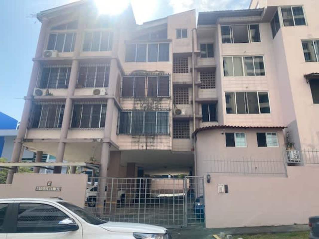 Gated condominium exterior of PH Brisas del Sur with balconies on multiple floors in Panama City