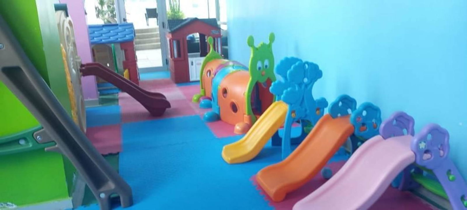 Furnished master bedroom with ensuite, AC, ceiling fan at PH Belle View Bella Vista Panama