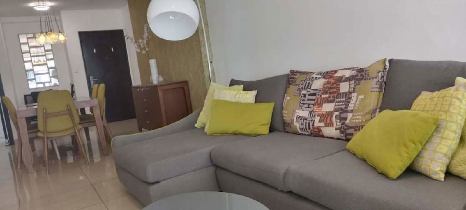 Infinity edge rooftop pool and Jacuzzi overlooking city skyline at PH Belle View Panama