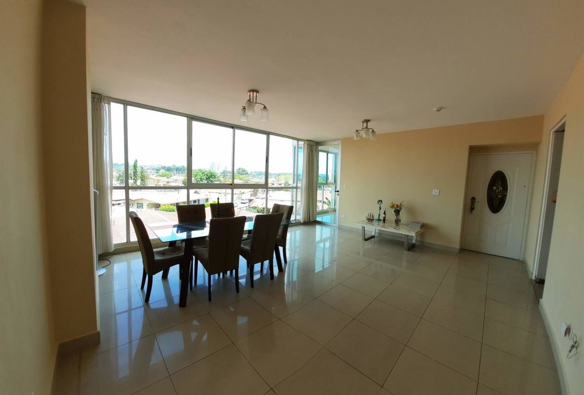 Kitchen with granite counters, ceramic tile, natural light, PH Creta La Fontana Chanis Panama City