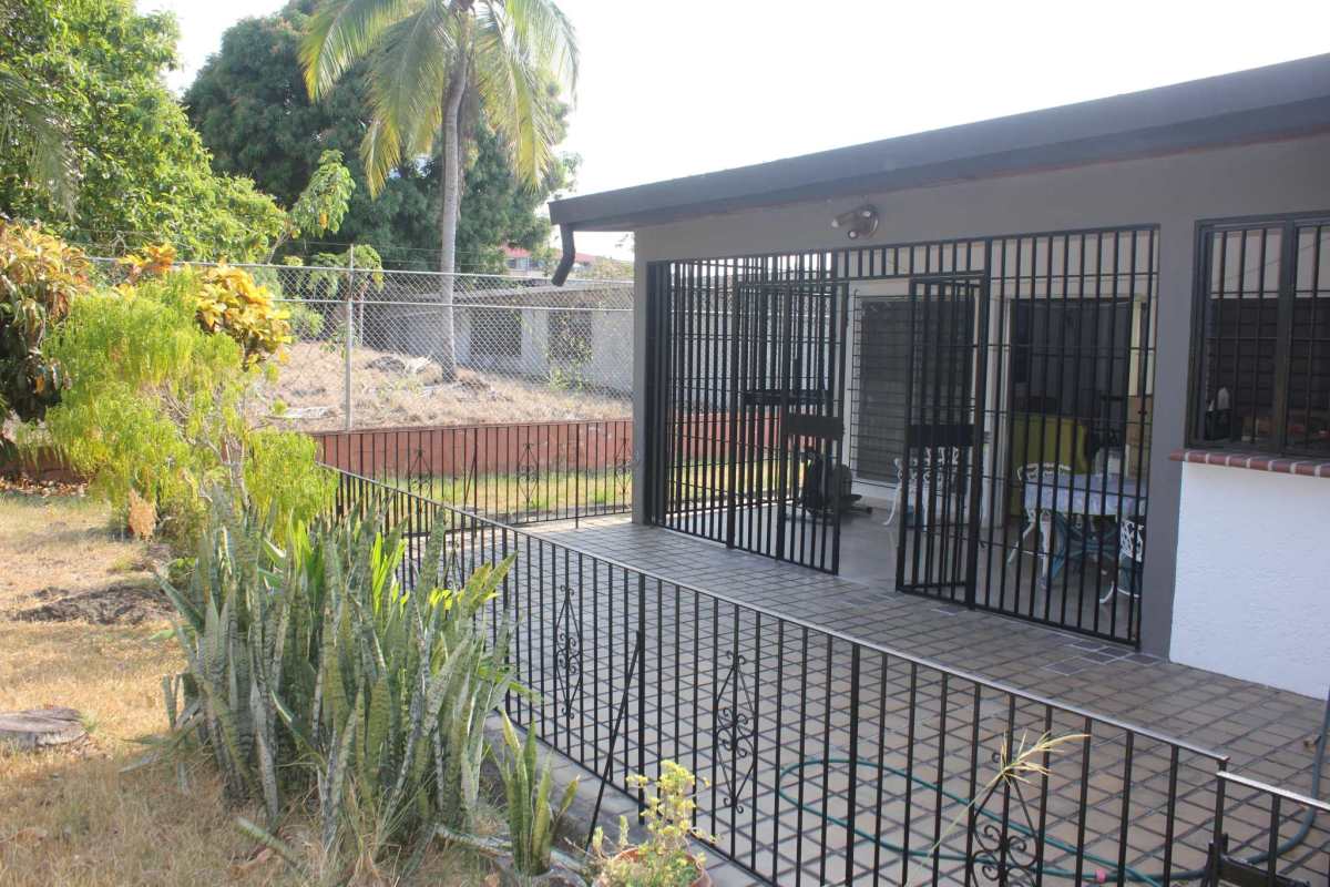 House exterior with covered patio garden commercial house rental in Los Angeles Panama