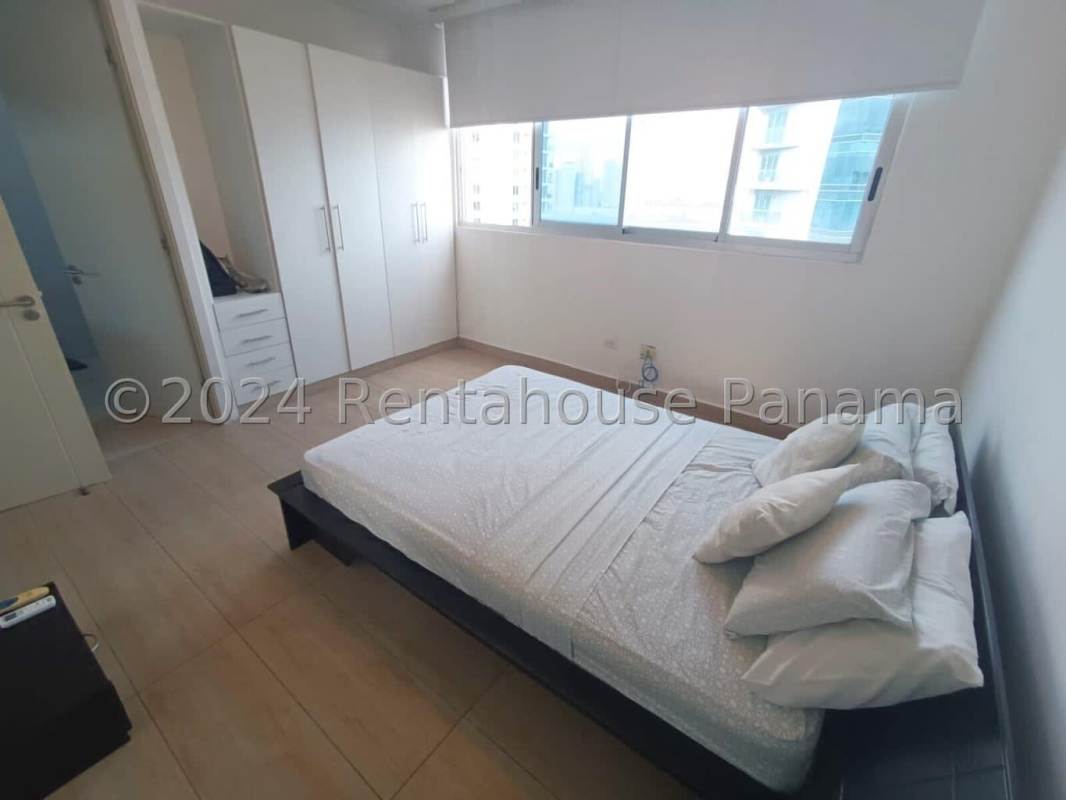 Second bedroom with city skyline window in PH Bellavista Tower Panama