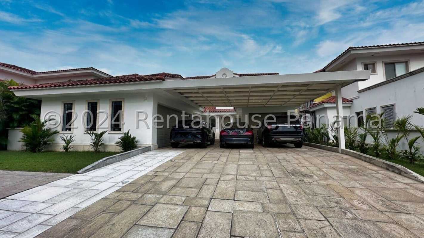 Large outdoor swimming pool Mediterranean villa for sale Santa María Panama City