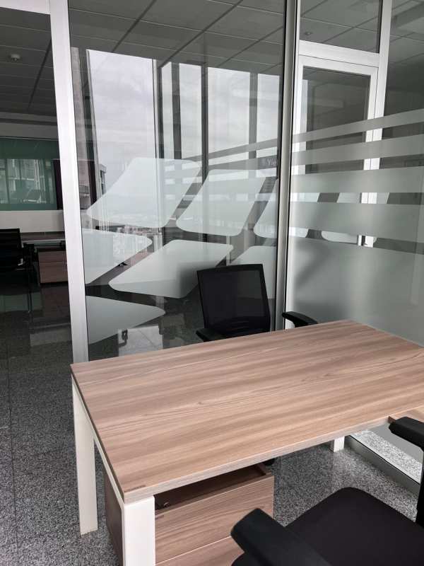 Spacious corporate meeting room with conference table in PH BICSA Tower office for rent Panama City