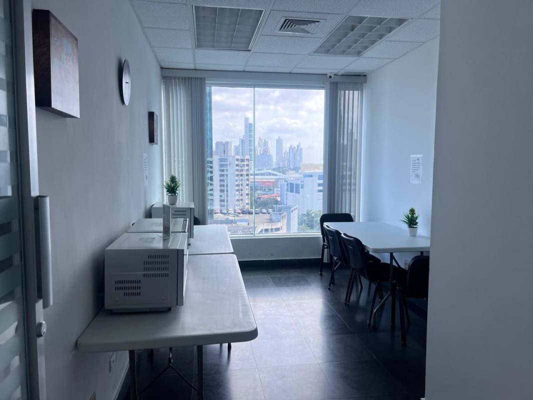 Modern fitness center exclusive for tenants of PH Global Bank Tower Panama City