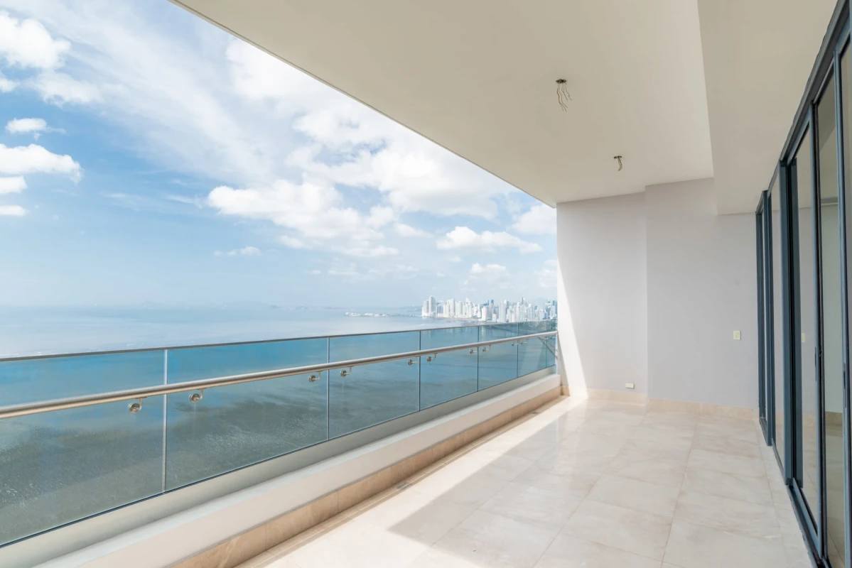 Large balcony waterfront skyline glass railing PH Matisse Costa del Este Panama