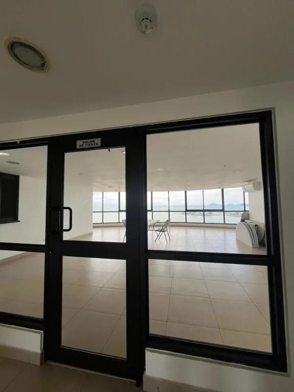 Spacious master bedroom with panoramic ocean and city views in PH San Francisco Bay Panama