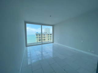 Apartment for Sale in San Francisco - 3 bedrooms