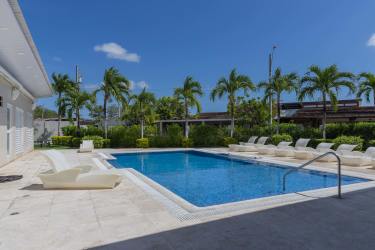 Large saltwater pool with two jacuzzis in luxury mansion Coronado Panama